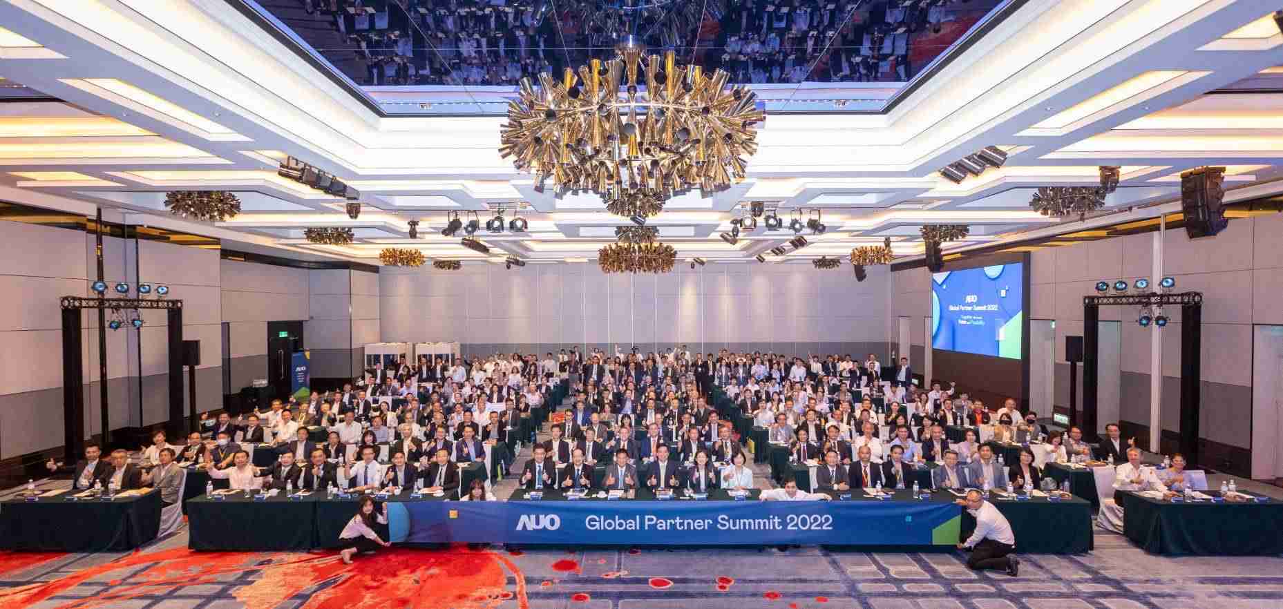 友達推動「安心、、創新、、、、用心、、同心、、盡心」五星職旅，，，為菲籍員工打造全方位照護，，，，首度贏得「人權實踐與發展領袖獎」殊榮