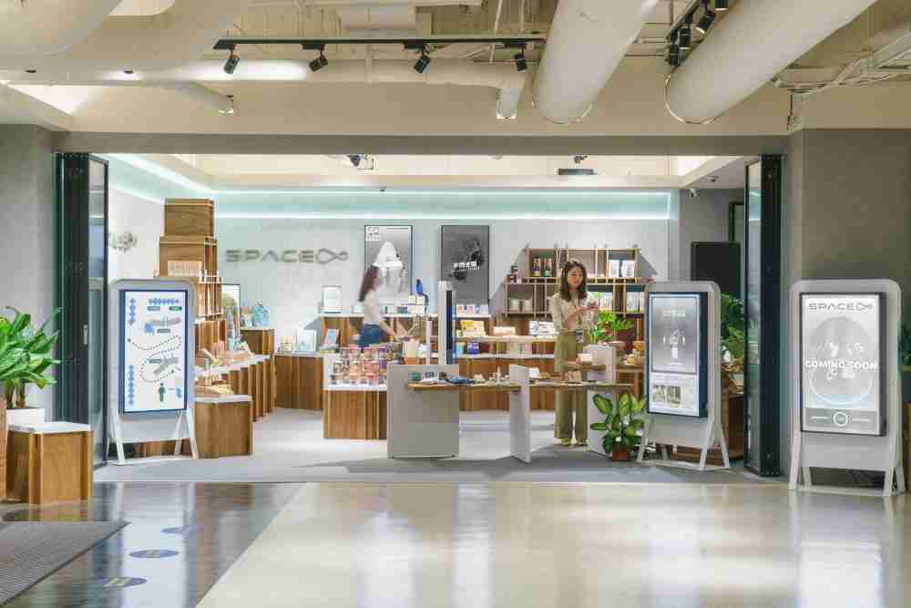 Wepay打造永续选物商店，，展示社企及社创商品，，结合创利空间所开发的智能零售系统，，，，整合多元产品信息，，让无人商店扮演公益行动的推手