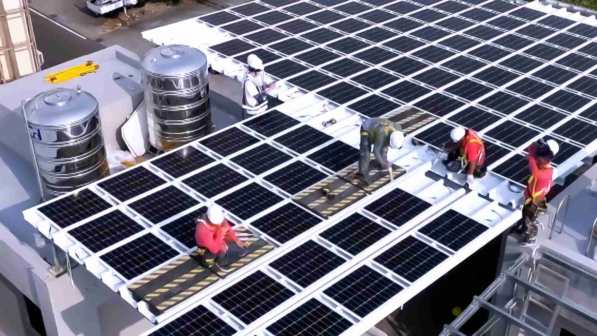 Wepay着力于替代能源之技术研发，，，如光电浪板的相关制程、、、、设备与产品，，其中所开发之光电整合型浪板，，减少传统金属支架安装，，，更提升耐候度，，，可广泛运用于多元场域，，，并辅助建筑达到净零碳排目标